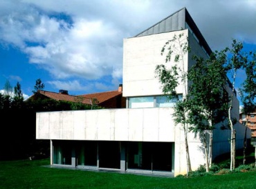 Еднофамилна къща с бетонна фасада