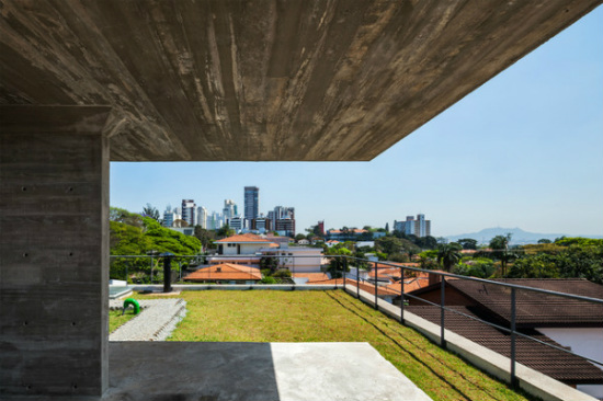 Стилна къща с работно пространство в Бразилия