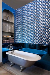 Еклектични бани, за които е използван син цвят