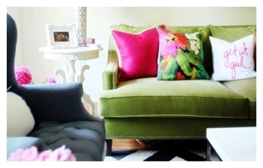 Акценти в интериора: 10 цветни дивана за всекидневната
