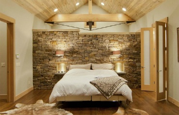 25 спални, демонстриращи пленителната текстура на каменната облицовка
