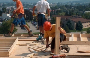 Разрешенията за строеж на сгради намаляват