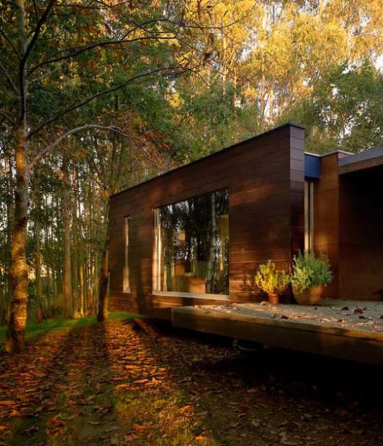 Малка стилна къща в гората