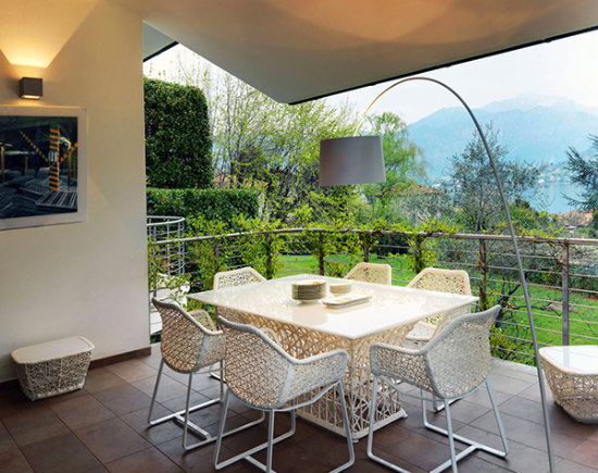 Удивителна модерна къща до езерото Комо в Италия