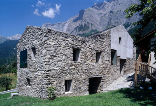 Каменна къща в Швейцария 