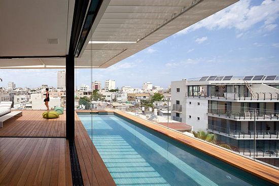 Съвременно жилище в Тел Авив с басейн на последния етаж