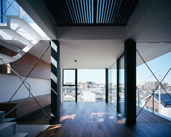 Семейна градска къща в Токио с впечатляващ модерен дизайн